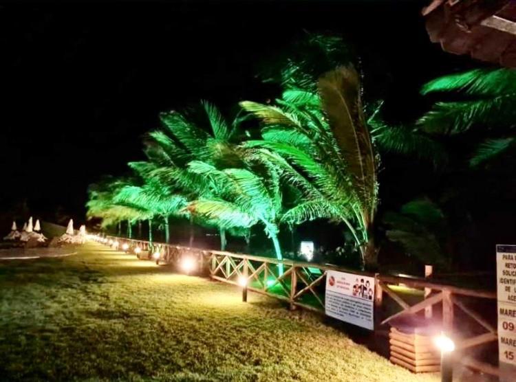 Apartmán Temporada Pe Na Areia Guarajuba Exteriér fotografie